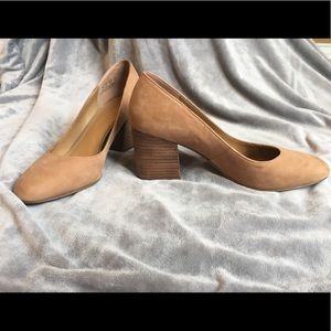 Classic stacked heel leather pumps.